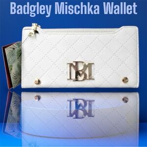 Badgley Mischka- Faux Leather Wallet in Winter White and Gold Accents
#N027